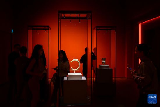 9月24日，媒體人員在香港故宮文化博物館“中華文明溯源”特展媒體預展上參觀。新華社記者 朱煒 攝